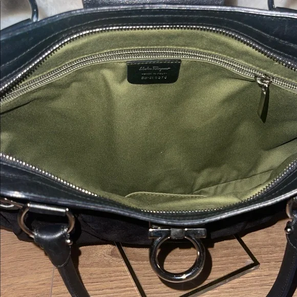 Salvatore Ferragamo Black Marissa Shoulder Bag - Picture 9 of 12